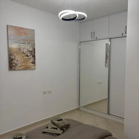 Q1 Qerret Golem (Tirana)